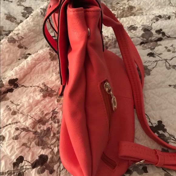 Orange fashion backpack - Picture 3 of 3